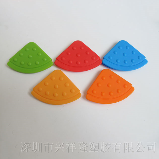 深圳市兴祥隆塑胶有限公司-A05 59×43mm  包书角牙胶